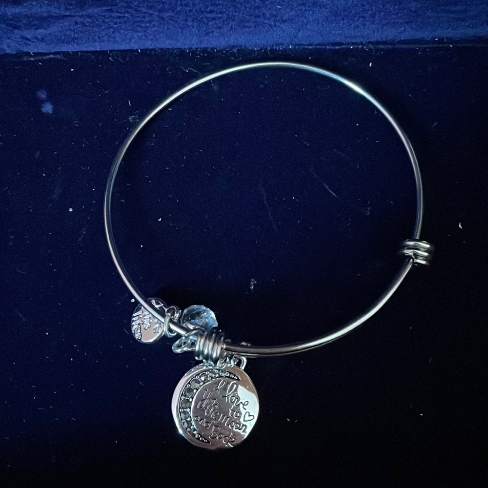 Cute love you to the moon and back bracelet
